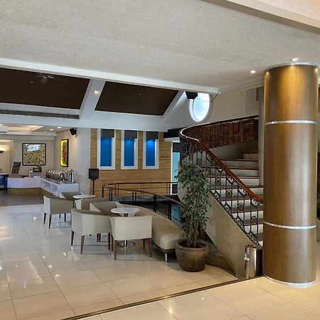 Circle Inn Hotel And Suites Bacolod Dış mekan fotoğraf