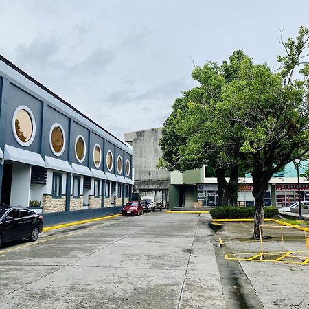 Circle Inn Hotel And Suites Bacolod Dış mekan fotoğraf