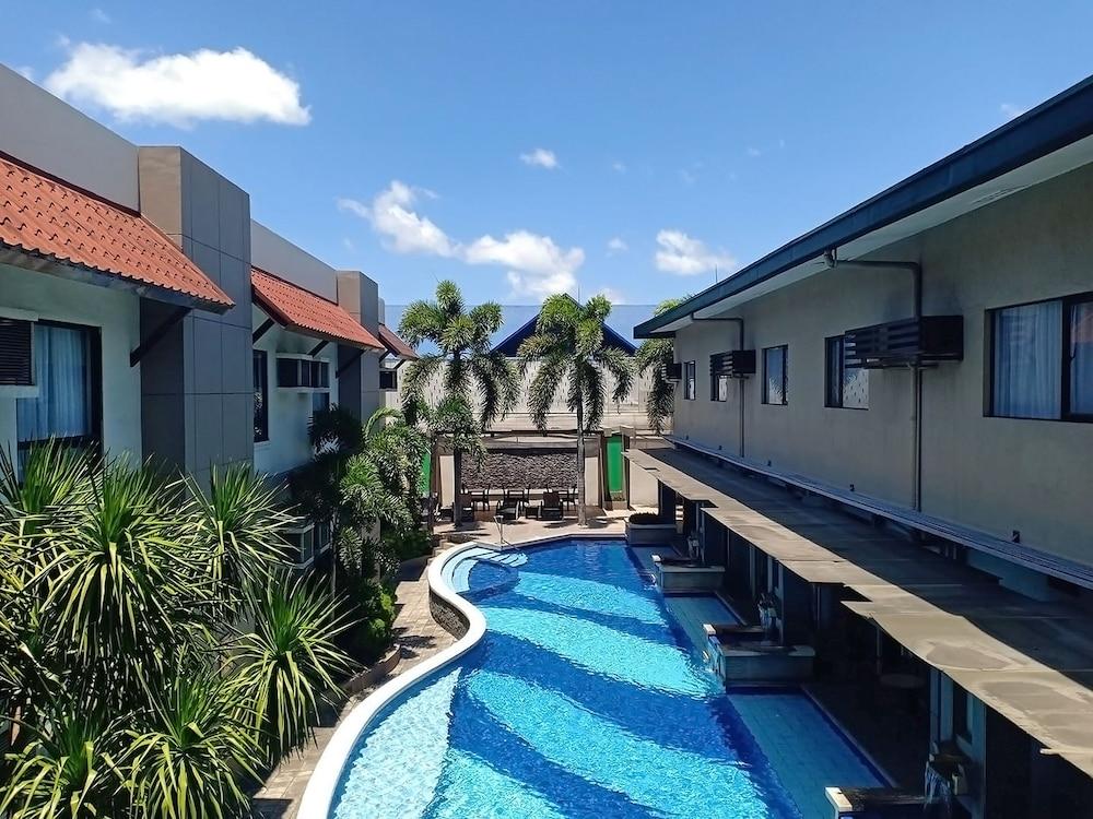 Circle Inn Hotel And Suites Bacolod Dış mekan fotoğraf