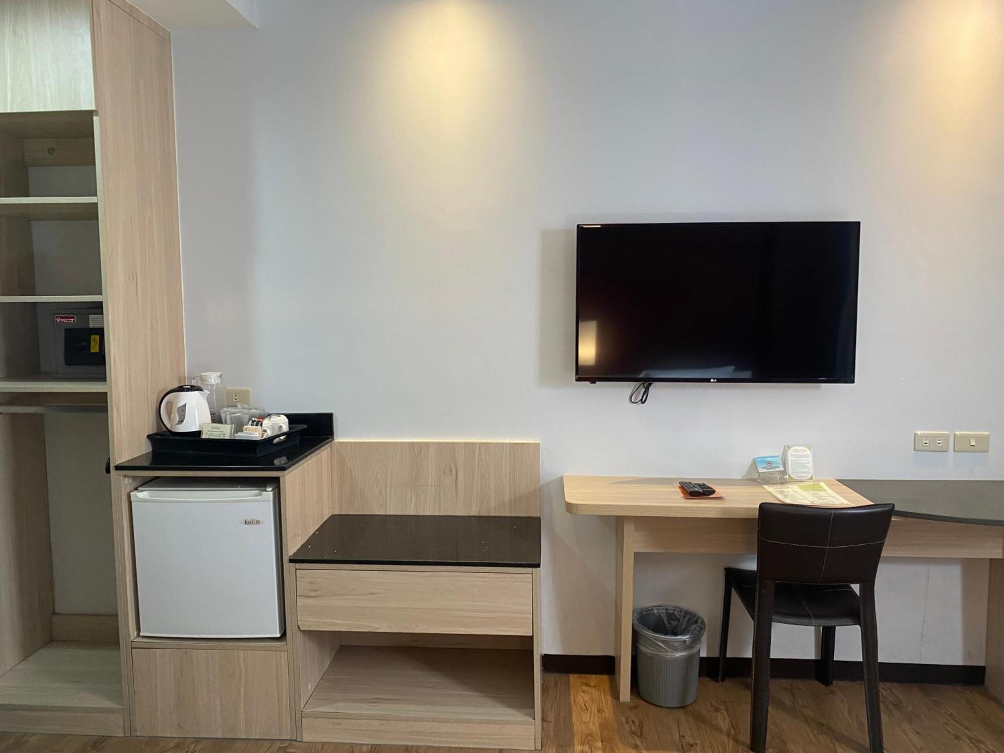 Circle Inn Hotel And Suites Bacolod Dış mekan fotoğraf