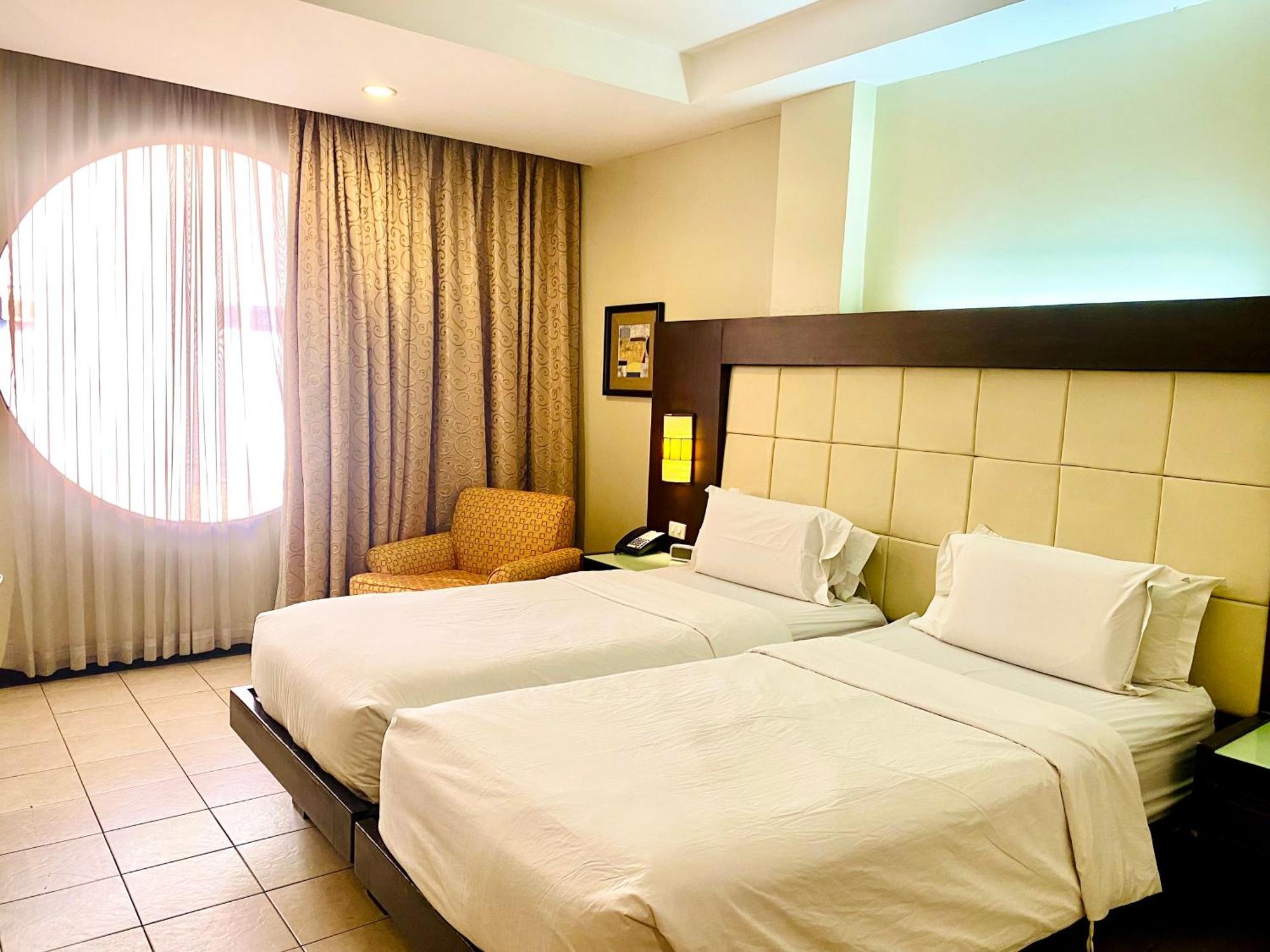 Circle Inn Hotel And Suites Bacolod Dış mekan fotoğraf