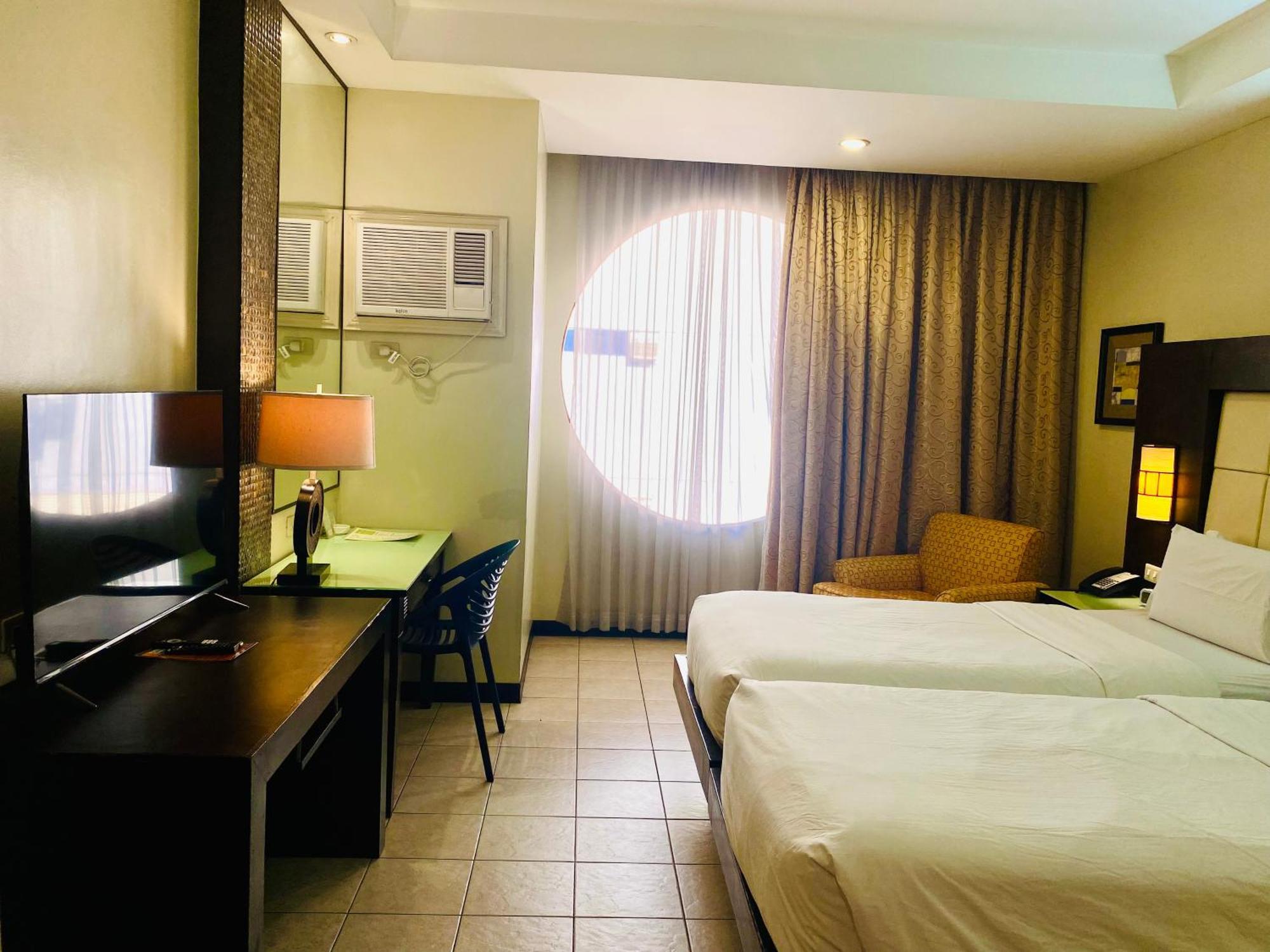 Circle Inn Hotel And Suites Bacolod Dış mekan fotoğraf