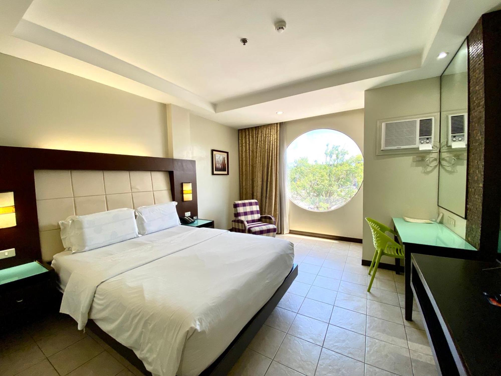 Circle Inn Hotel And Suites Bacolod Dış mekan fotoğraf