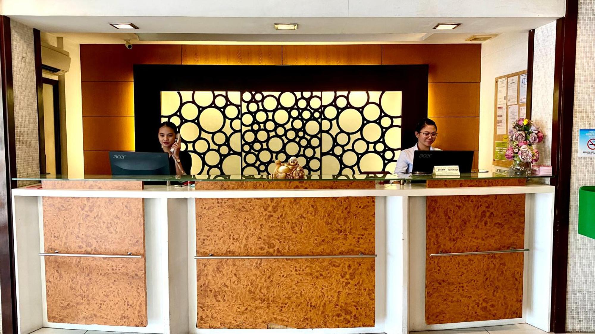 Circle Inn Hotel And Suites Bacolod Dış mekan fotoğraf
