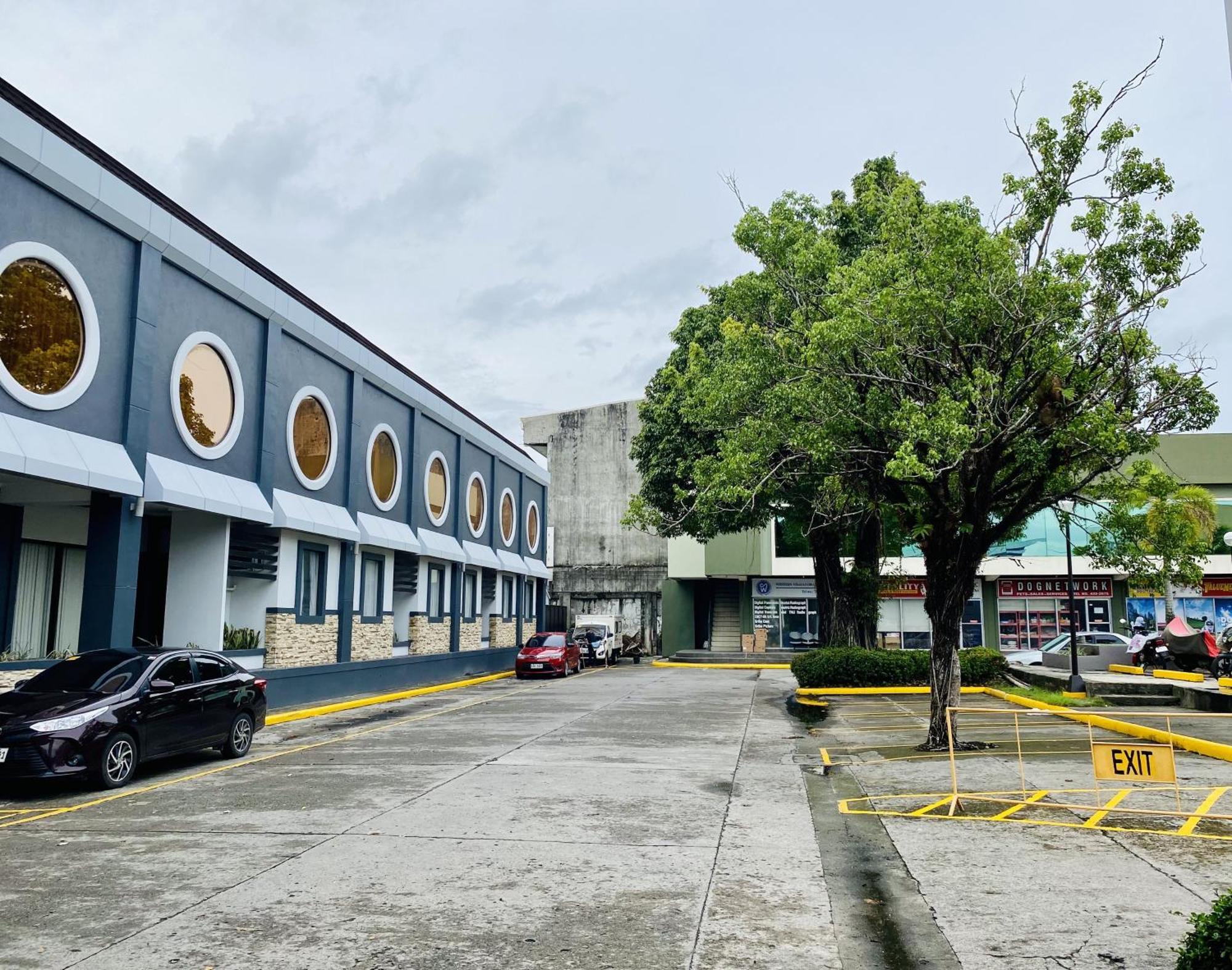 Circle Inn Hotel And Suites Bacolod Dış mekan fotoğraf