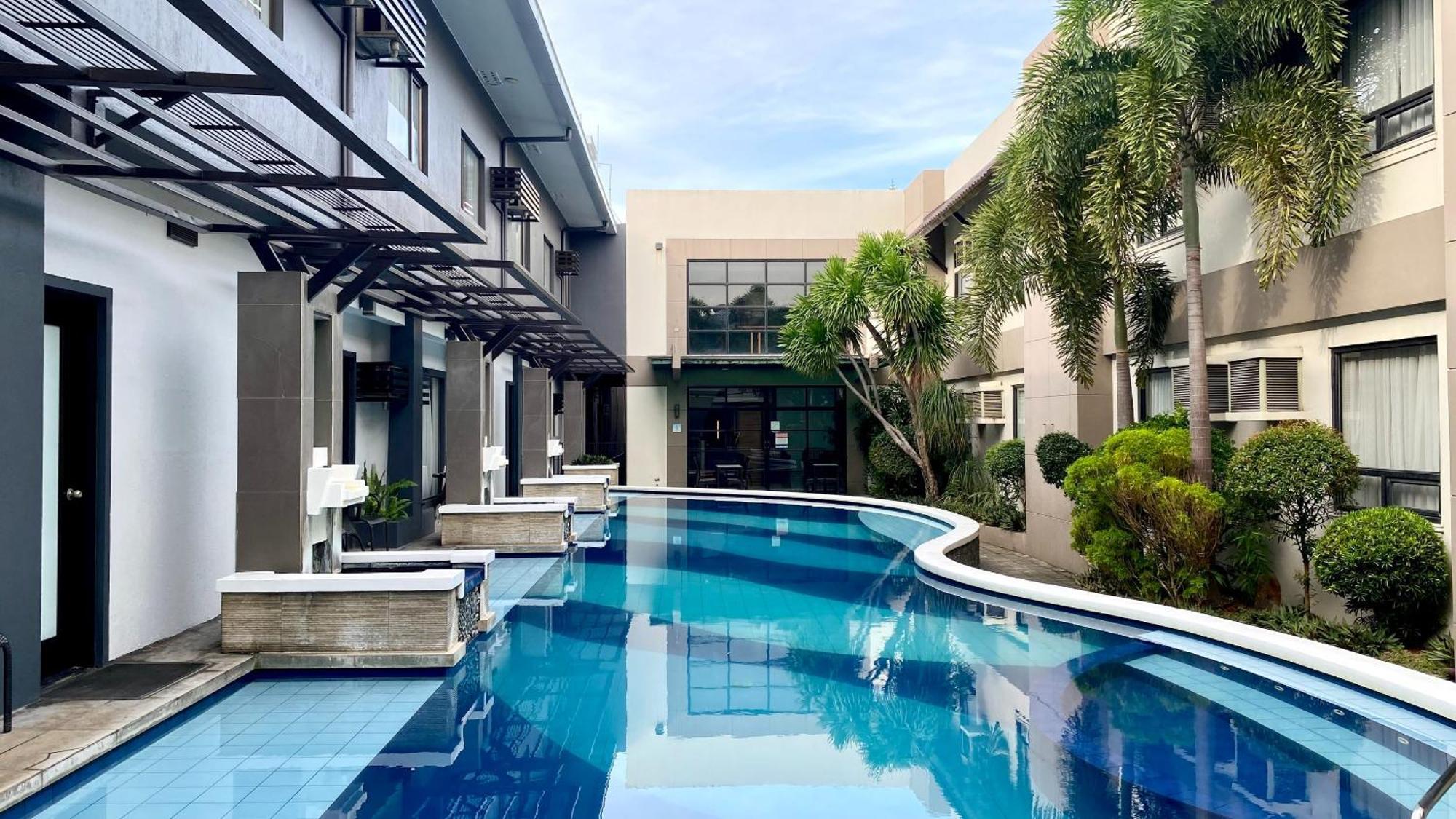 Circle Inn Hotel And Suites Bacolod Dış mekan fotoğraf