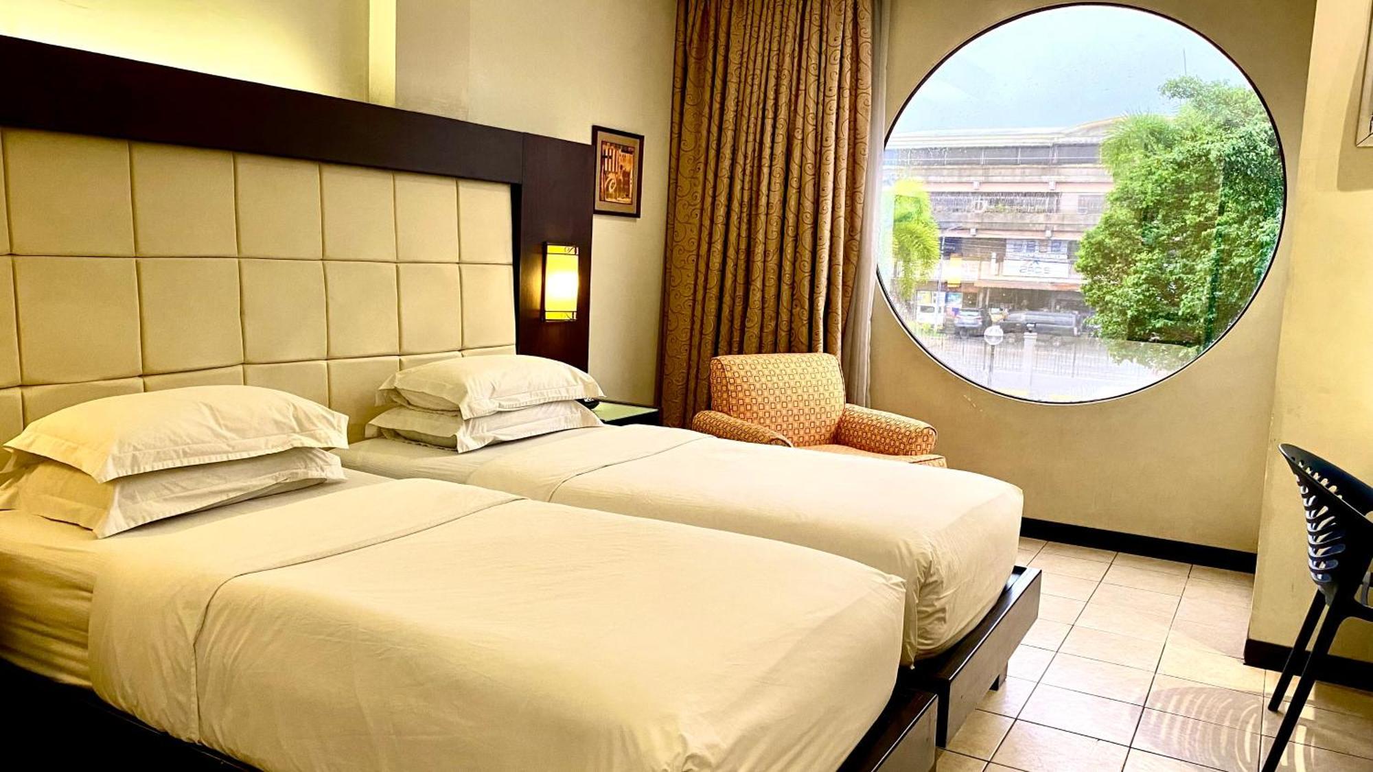 Circle Inn Hotel And Suites Bacolod Dış mekan fotoğraf