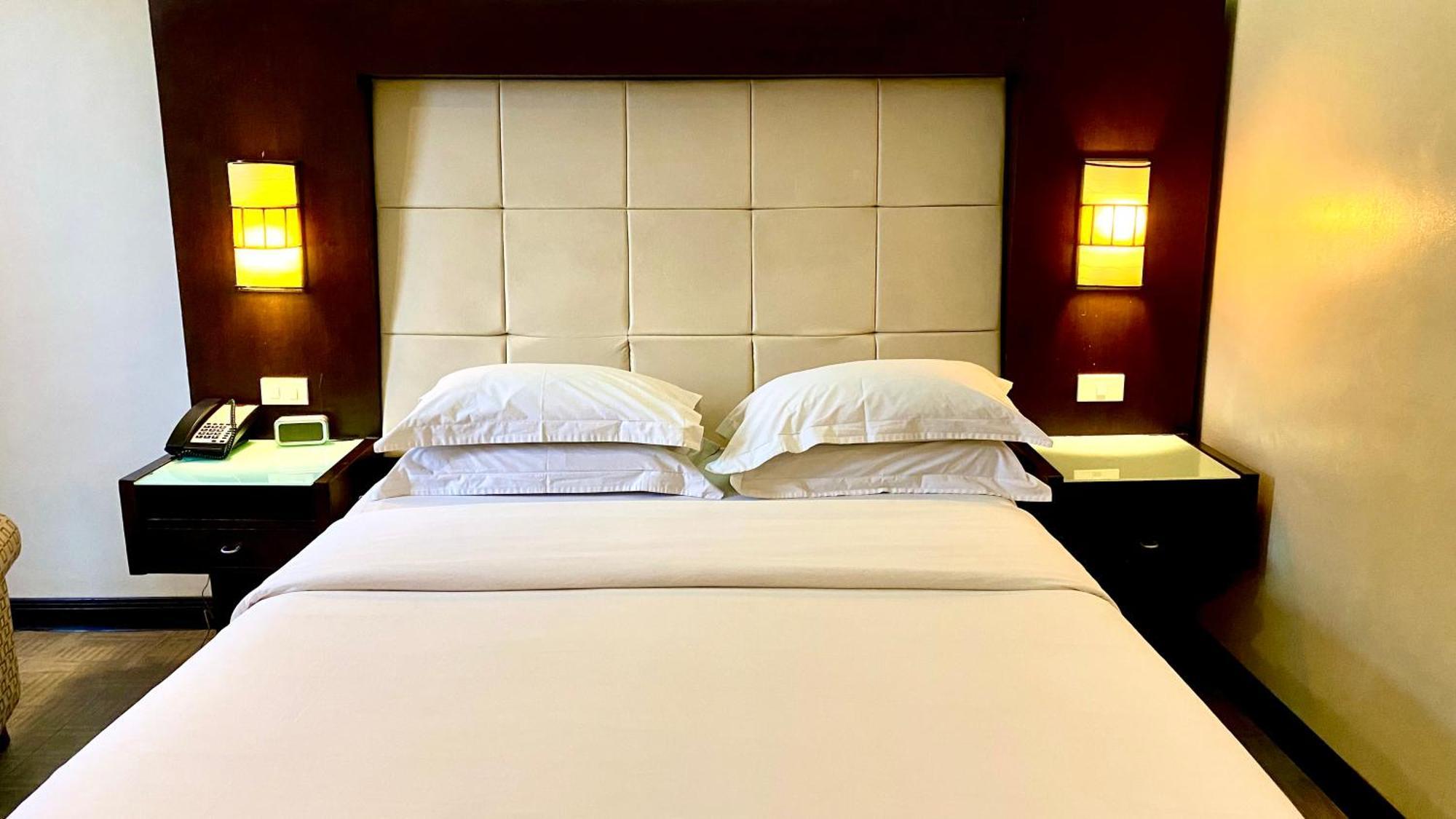 Circle Inn Hotel And Suites Bacolod Dış mekan fotoğraf