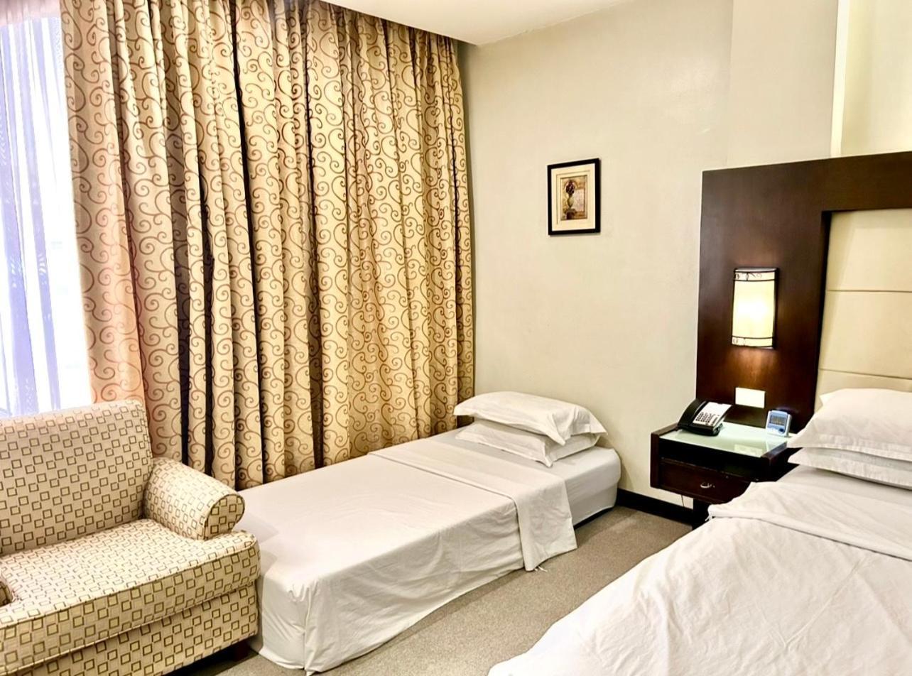 Circle Inn Hotel And Suites Bacolod Dış mekan fotoğraf