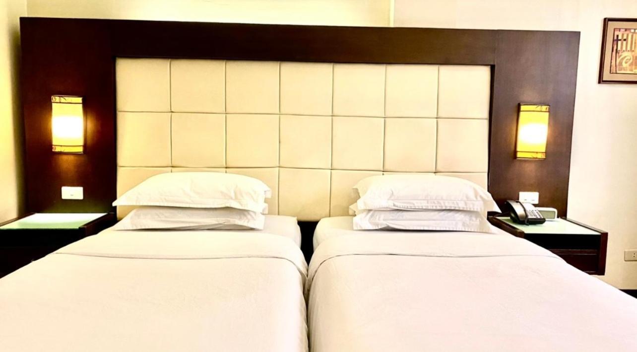 Circle Inn Hotel And Suites Bacolod Dış mekan fotoğraf
