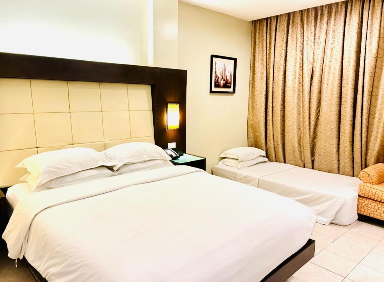 Circle Inn Hotel And Suites Bacolod Dış mekan fotoğraf