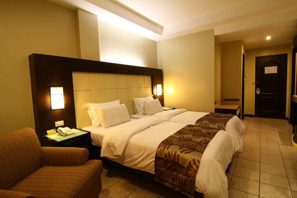 Circle Inn Hotel And Suites Bacolod Dış mekan fotoğraf