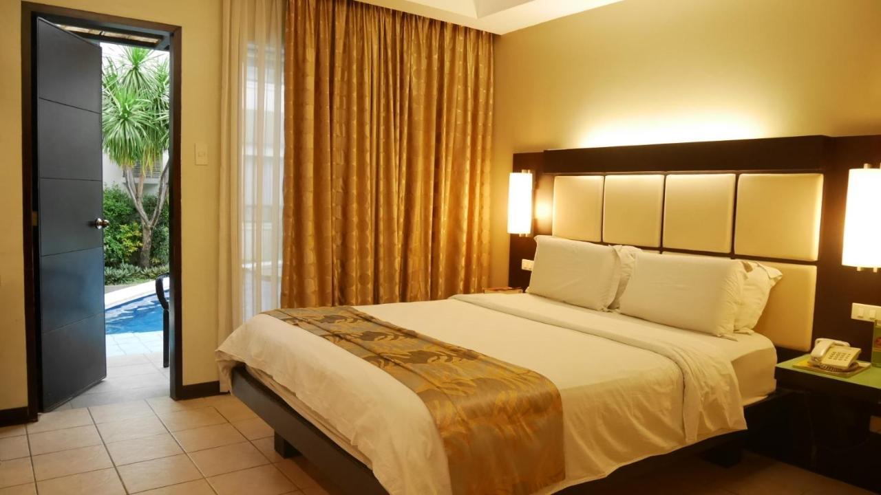 Circle Inn Hotel And Suites Bacolod Dış mekan fotoğraf