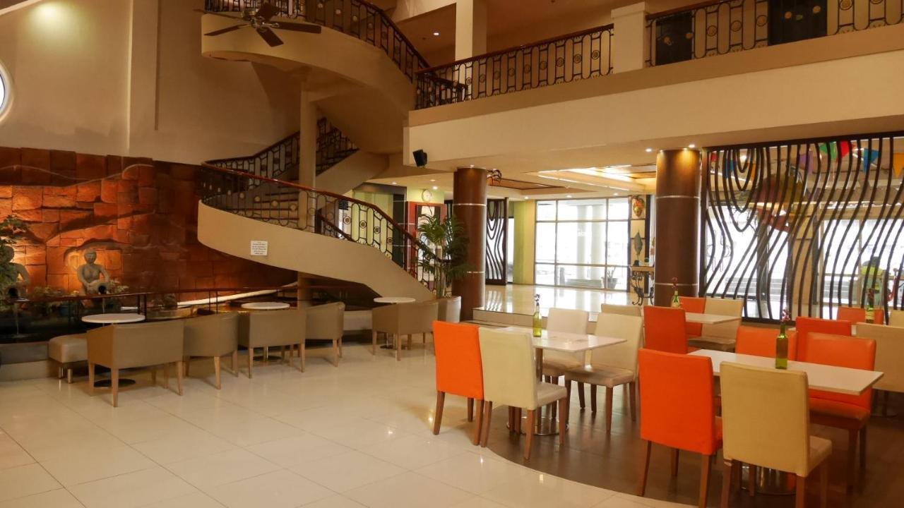 Circle Inn Hotel And Suites Bacolod Dış mekan fotoğraf