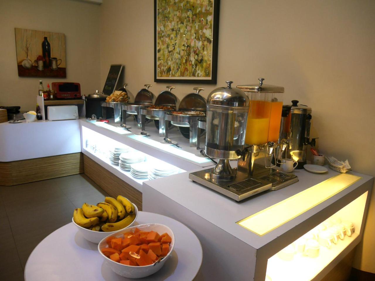 Circle Inn Hotel And Suites Bacolod Dış mekan fotoğraf